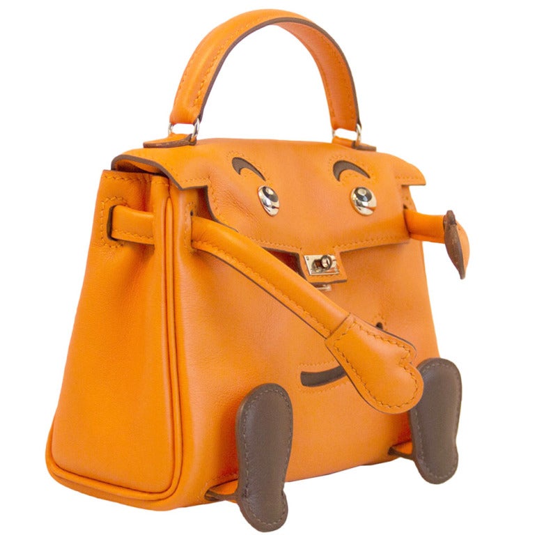 Hermes Kelly Idole (Kelly Doll) in orange Gulliver Leather with palladium hardware.
This is an extremely rare item for every serious Hermes collector. Only 50 pieces made in the world.

Excellent condition - Corners are as new

It comes with a