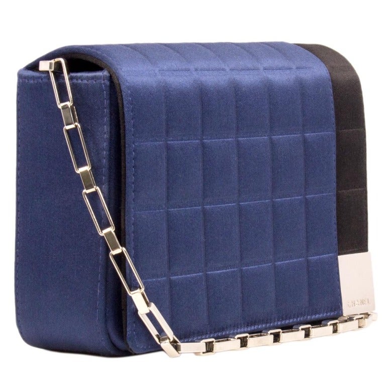 Chanel Shoulder bag in black and blue satin with silver hardware. This bag is lined in black nylon and contains one interior zipped pocket.


Date: 2001- 2003