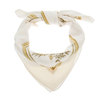 Hermès Vintage white silk crest print scarf, boasting a red and yellow embroidered border and crest print. 

Material: Silk

Measurements: length: 92 centimetres, width: 87 centimetres

Condition:  Pre-owned, excellent condition.
Next-to-new,