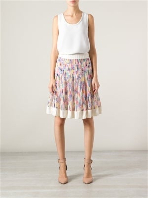 White silk skirt from Chanel featuring a high waist, an elasticated waistband, a multi-coloured print, an a-line shape, a knee length and a ribbed design to the waist and hem.

Material: Silk

Size: 36 France

Condition: Pre-owned, excellent