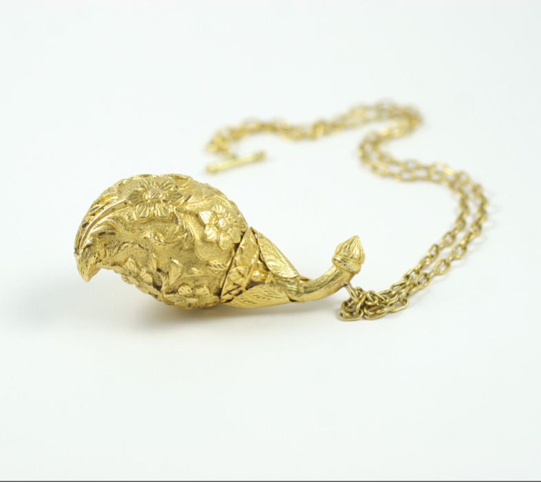 Gold Make-Up Pendant on Necklace For Sale 2