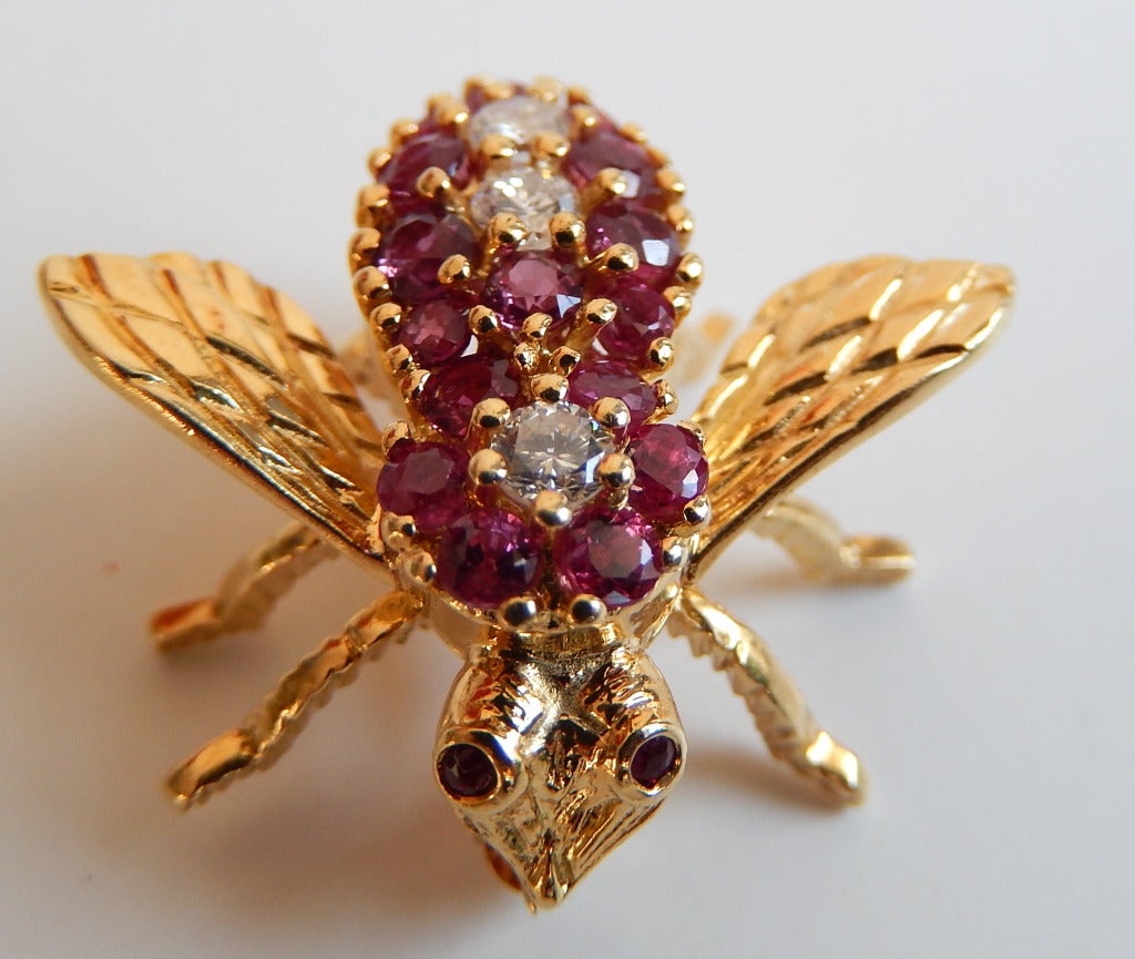 Herbert Rosenthal 18K Gold Ruby and Diamond Bee Pin In Excellent Condition In Winnetka, IL