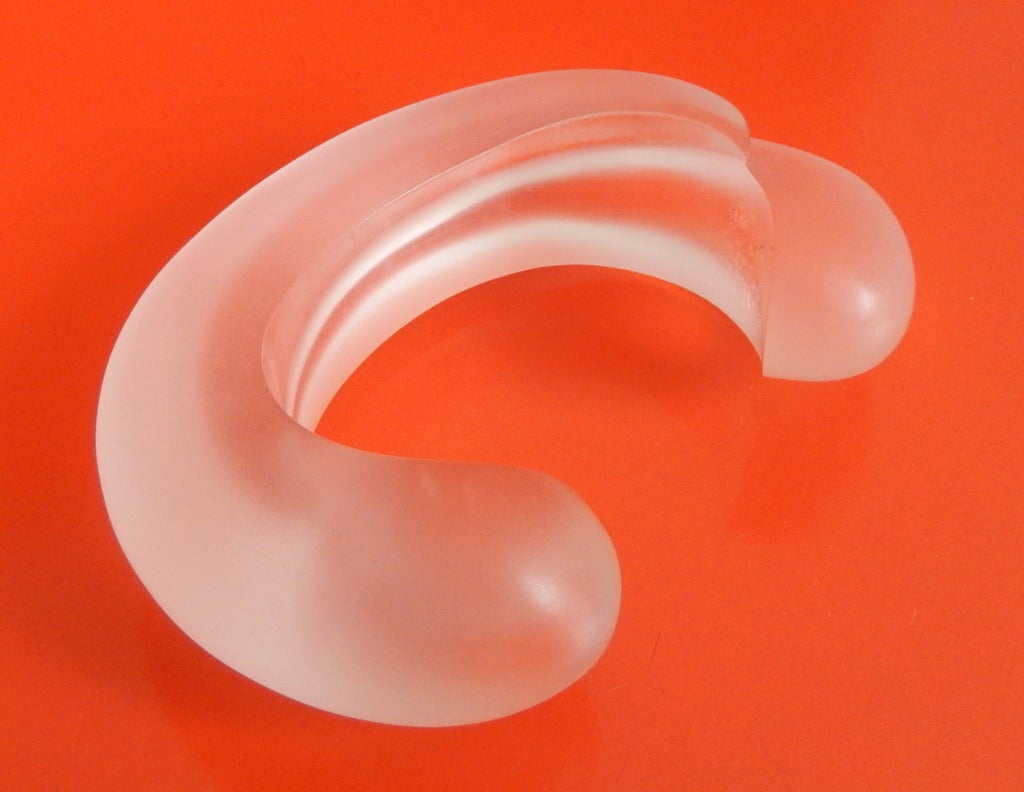 1970s Lucite Cuff with Satin Finish For Sale 1