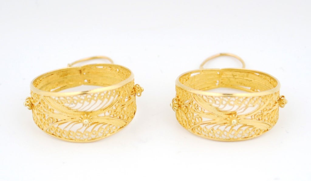 Gorgeous 18k gold filigree earrings.  These earrings were hand wrought and are probably from the Yucatan traditional filigree. The hoop is 1