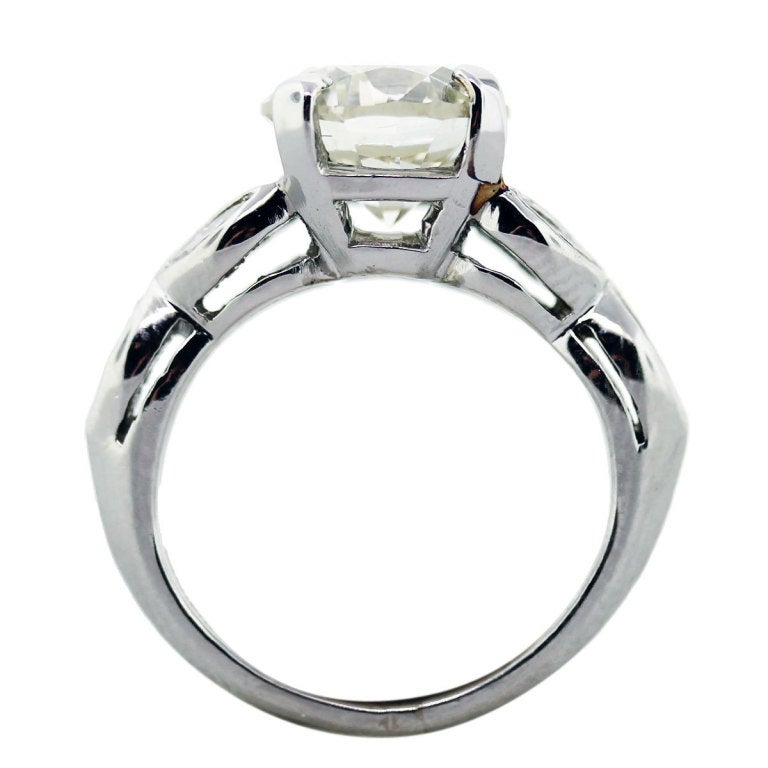 3.32 Carat Round Diamond Engagement Ring Set in Platinum In Excellent Condition In Boca Raton, FL