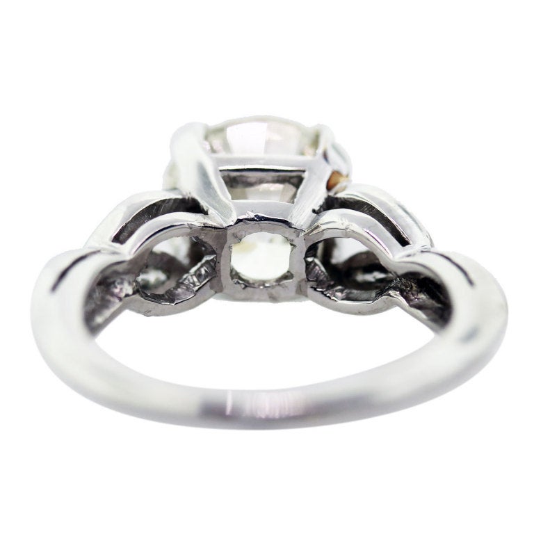 Women's 3.32 Carat Round Diamond Engagement Ring Set in Platinum
