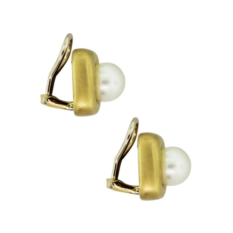 This item is 18k Yellow Gold and the gemstone is a cultured pearl. The measurements of the earring 14.75 mm and the pearl measurement is 8.37 mm. These earrings are clip ons and the backs are omega backs!