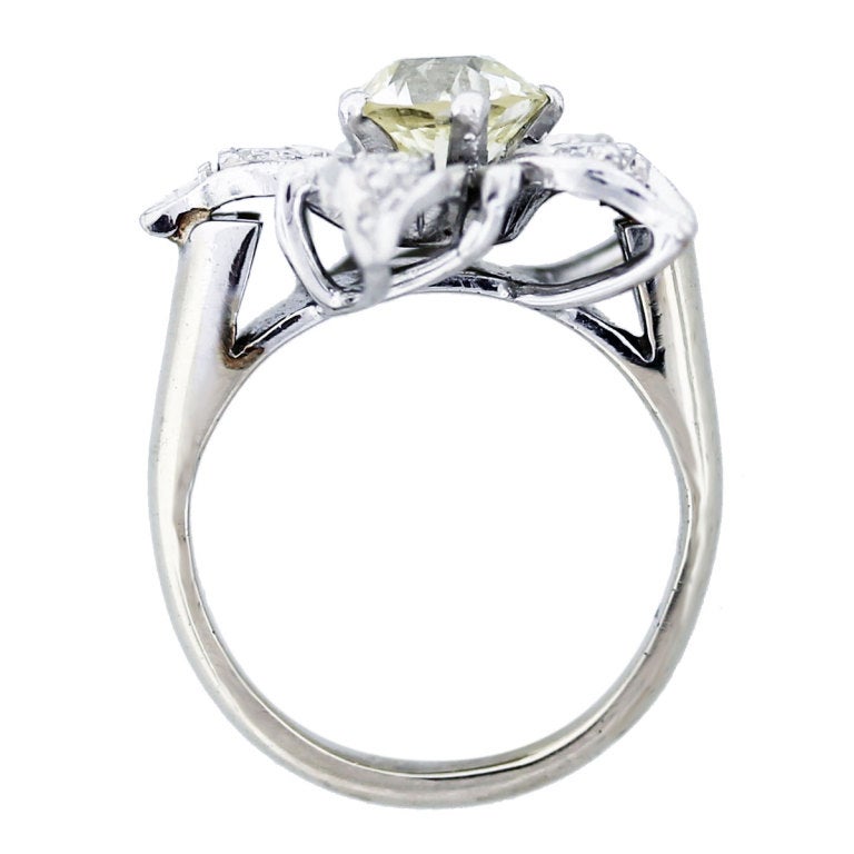Women's Platinum Round Brilliant Diamond Flower Ring
