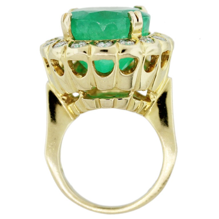 Women's 19 Carat Oval Emerald and Diamond Ring 18 Karat in Stock For Sale