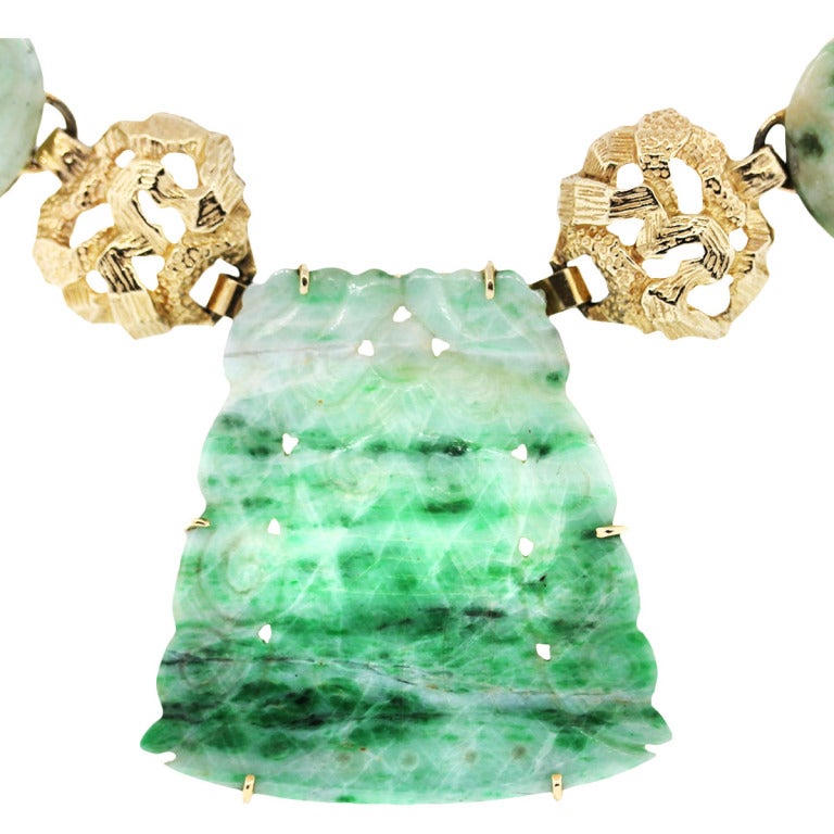 Three Stone Jade and Yellow Gold Statement Necklace In Good Condition In Boca Raton, FL