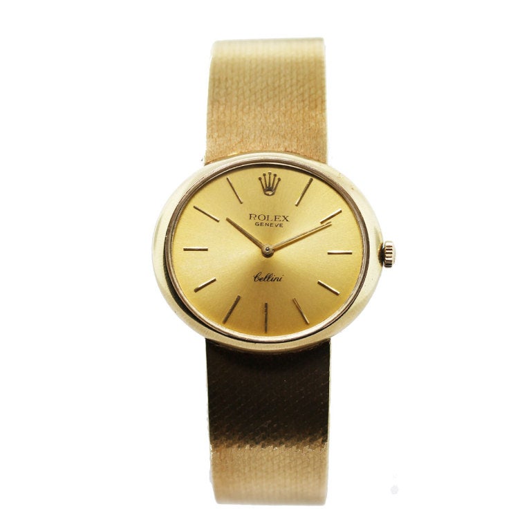 Beautiful Rolex 18k yellow gold oval Cellini wristwatch, manual-wind movement, 

32mm x 28mm case dimensions.