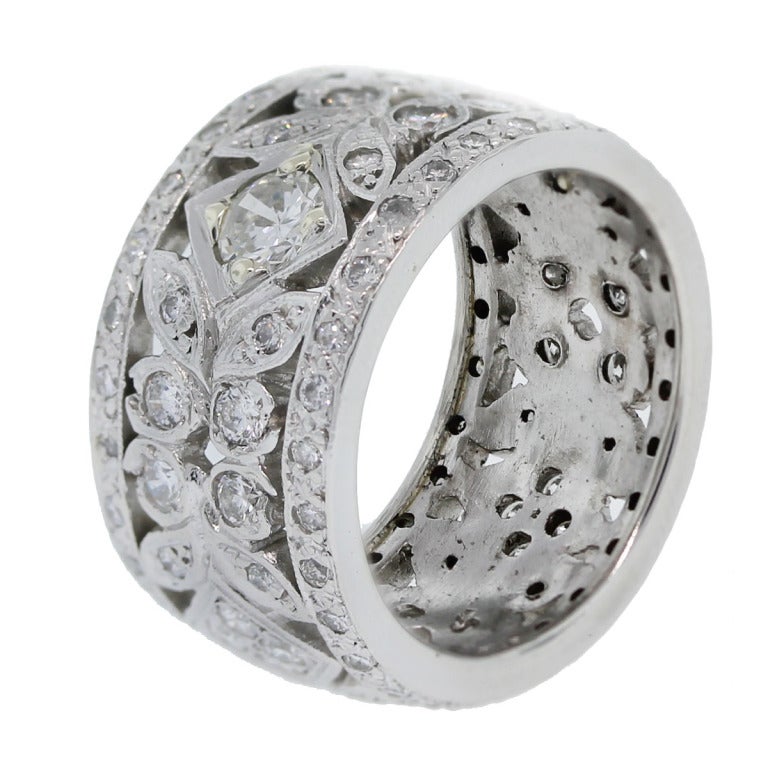Platinum Round Cut Diamond Leaf Wide Eternity Band
Main Diamond:Round Cut Diamonds
Diamond Carat Weight: Diamonds are approx. 2ctw
Diamond Color: H/I
Diamond Clarity: VS-SI
Mounting Details: Diamonds are set in a Platinum Eternity Band Setting with