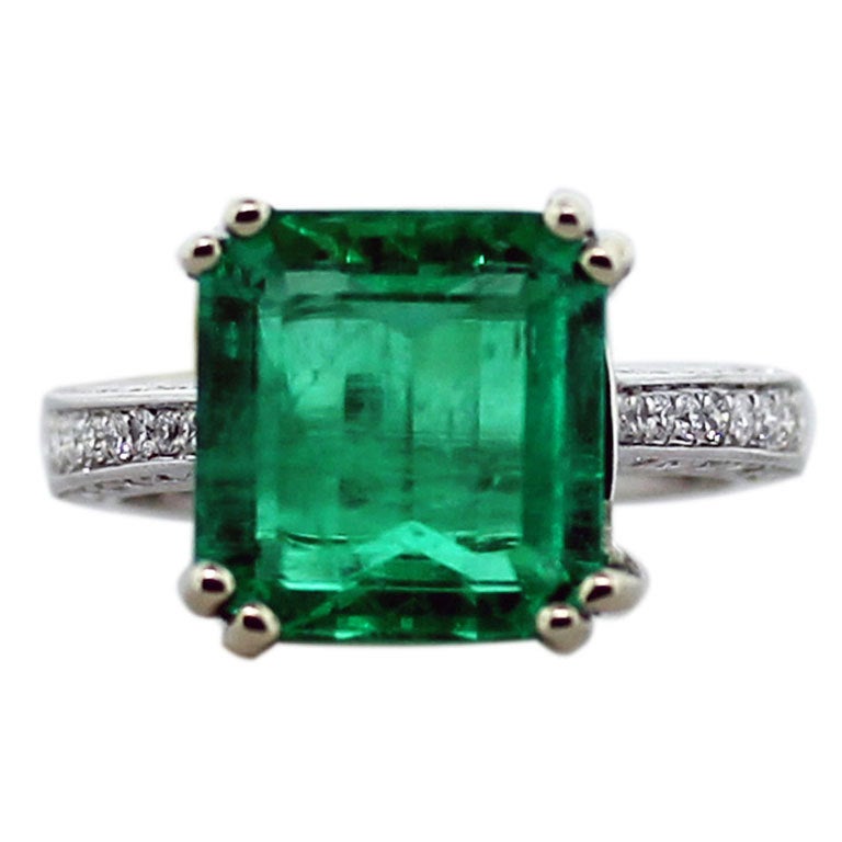 Beautiful Emerald and Diamond Ring