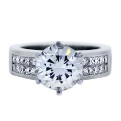 Round Brilliant Diamond White Gold Engagement Ring