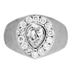 Birnenförmiger Diamant Weißgold Herrenring mit Diamantfassung