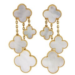 Van Cleef & Arpels Boucles d'oreilles en nacre à 4 motifs Magic Alhambra