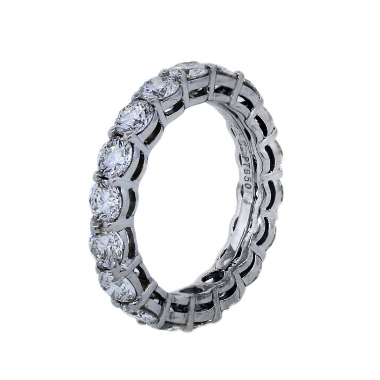 Designer: Tiffany & Co. 
Stil: Eternity Band Ring
Diamant Karat Gesamtgewicht: 2.86 
Diamantform: Runder Brillant
Farbe des Diamanten: E/F
Diamanten Reinheit: VS
Ringgröße: 5.25 (nicht größenverstellbar)
Ring Metall: Platin
Gesamtgewicht: 5.0 Gramm