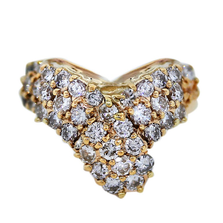 Bague en forme de V avec diamants ronds brillants de 1,60 carat en vente