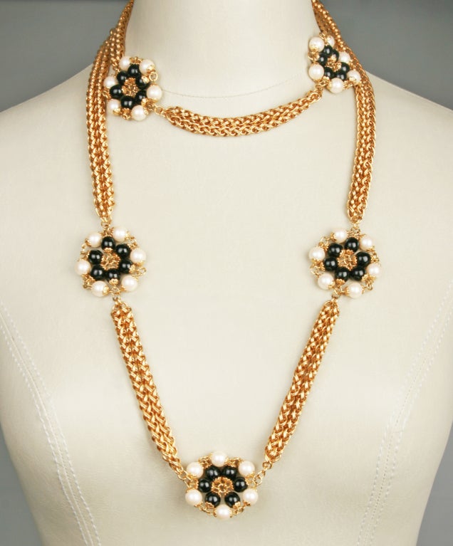 1970's Couture CHANEL Necklace with Black and White Flowers 1