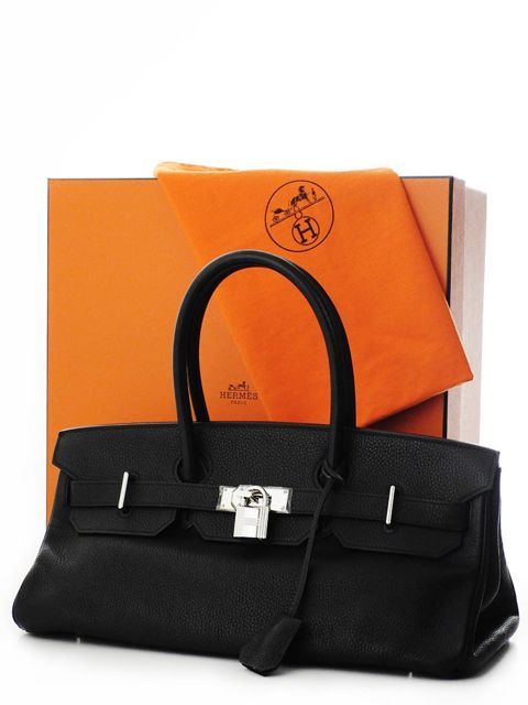 NUOVA BORSA BIRKIN JPG NERA DI HERMES CON HARDWARE IN PLASTICA. 

TIMBRO PERSONALE ARTIGIANALE HERMES. 

PELLE TOGO NERA CON FINITURE IN PALLADIO. 

HERMES PARIS MADE IN FRANCE IN RILIEVO SULLA PARTE ANTERIORE DELLA BORSA SOTTO LA 