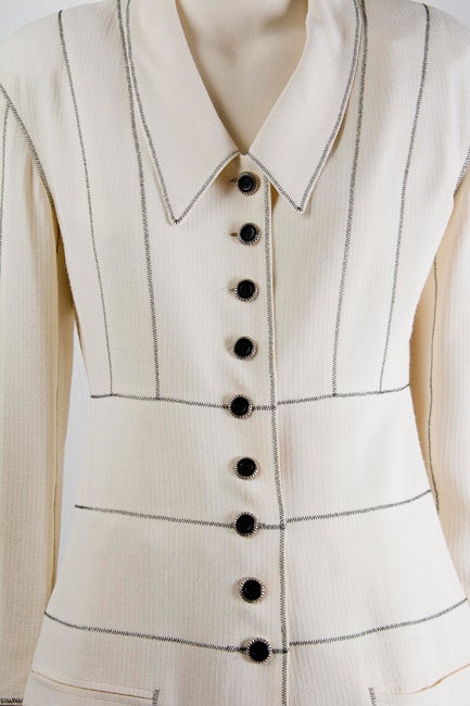 Karl Lagerfeld 2p. Jacket & Skirt Suit-Creme Crepe w/Black Top Stitching In Excellent Condition For Sale In Boca Raton, FL