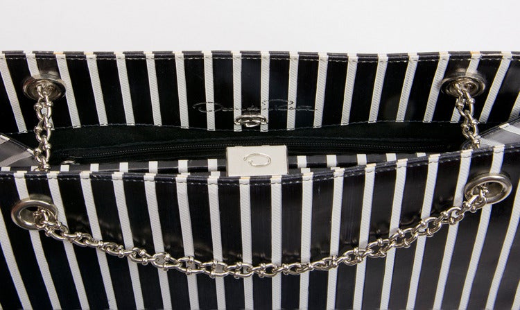 Vintage Oscar de la Renta black and white striped handbag
Extremely rare, one of his earlier works
O's marked on both Feet and Clasp on bag
Silver Tone Chain Strap 

Measurements: 
Length 10.5