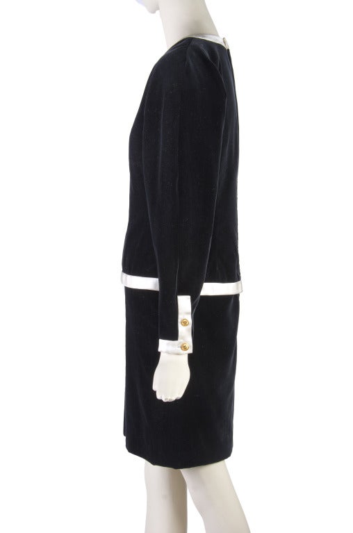 Vintage Chanel Black Velvet & Creme Silk Long Sleeve Dress Size 38 In Excellent Condition In Boca Raton, FL