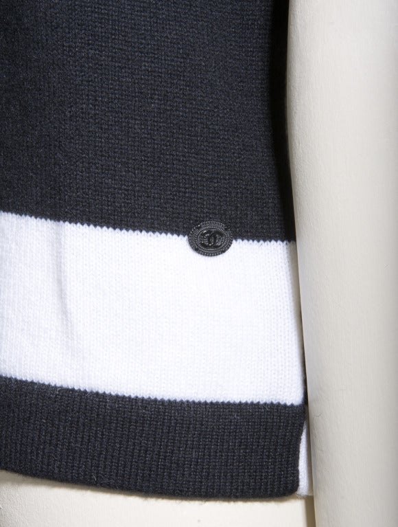 New Chanel Black and White Color Block Cashmere Short Sleeve Sweater ...