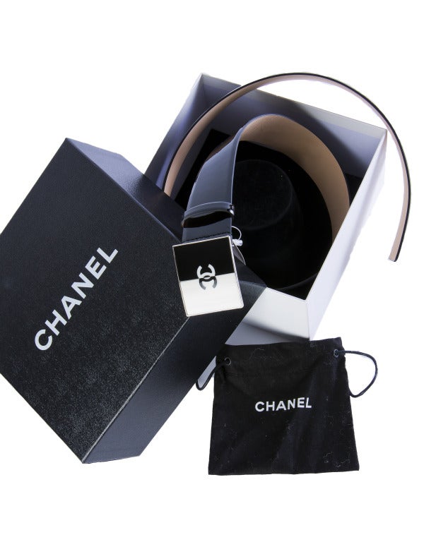 Brown New Chanel  Belt Black Patent Leather - Enamel CC Logo Buckle - Size 90 For Sale