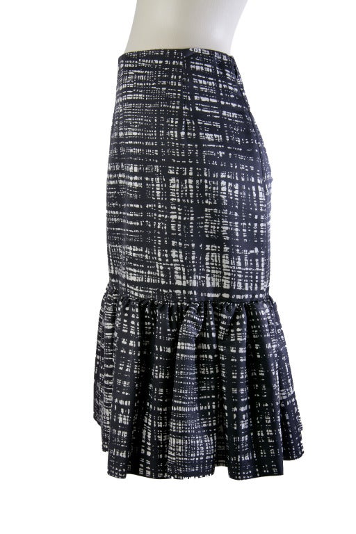 Prada Skirt
Black & White Print
Peplum 
Ruffled Bottom
Matching Belt
Side Zip and Eye Hook Closure
Lined
Made in Italy
*Please see matching handbag, also available in our store!
Size 38
Originally Retailed for $1195!
Belt