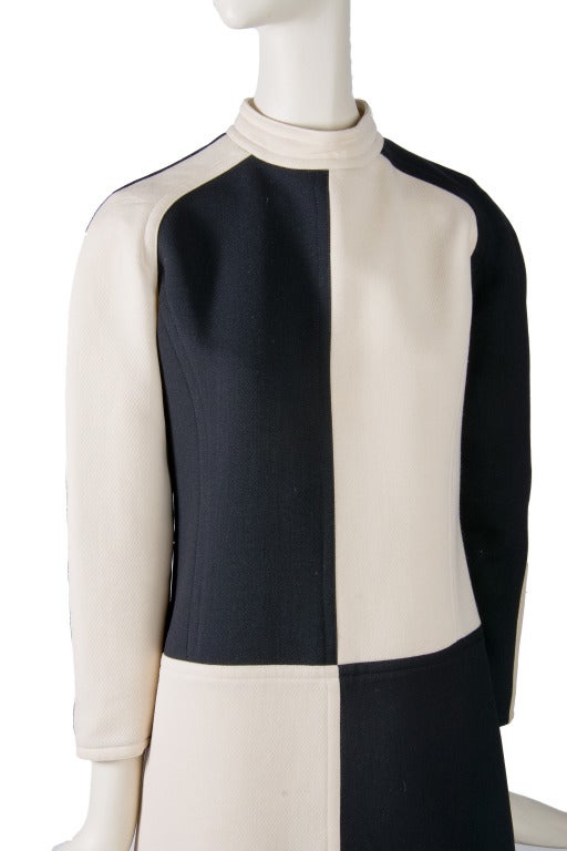 Courreges Black & Creme Color Block Long Sleeve Wool Dress Size 38 In Excellent Condition In Boca Raton, FL