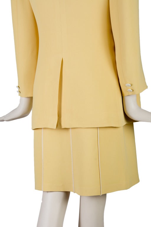 Moschino Cheap & Chic Dress & Matching Blazer
Sleeveless Dress
Lined
Zip up the back & eye hook closure
Seam Detail
Matching Blazer
One button closure
Collared
Lined
Two front pockets
Dress Measurements:
Bust 38