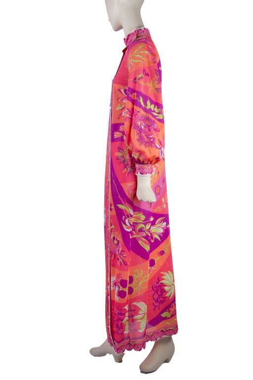 Emilio Pucci Maxi Dress
Vintage
Formfit
Bright Pink & Orange Color pattern
Long sleeve
Stand Up Collar
Covered Button Front Closure
Made in USA
Marked Size 10-12**
**Please see measurements, this is small
Fabric content not marked