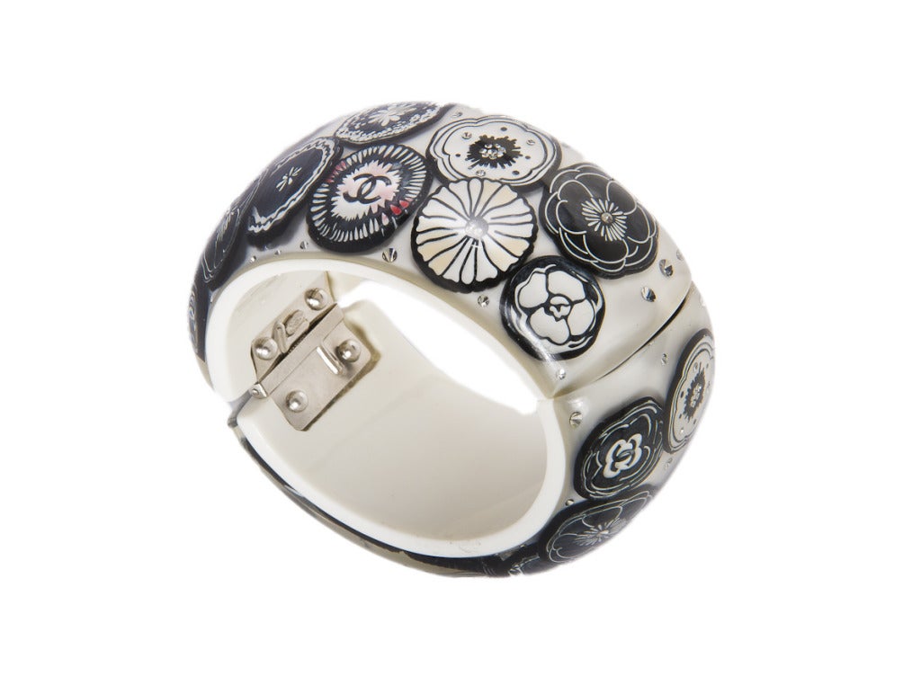 Chanel Black & White Camellia  Lucite Cuff Bracelet In New Condition In Boca Raton, FL