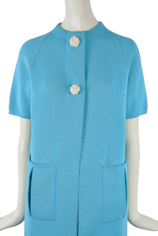 Vintage 1960's Cezar Aqua Blue Knit Short Sleeve Overcoat In Good Condition For Sale In Boca Raton, FL
