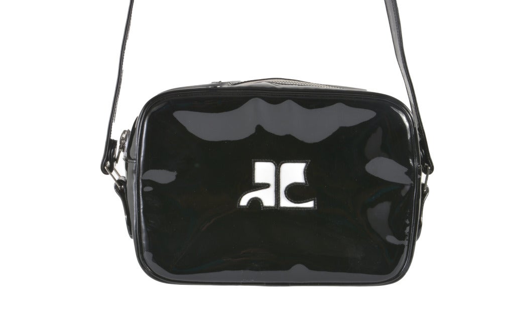 Courreges Black Patent Leather with White Leather Logo cut out Handbag In Excellent Condition In Boca Raton, FL