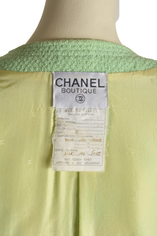 Chanel Green Wool Box Jacket with Four Pockets In Excellent Condition For Sale In Boca Raton, FL