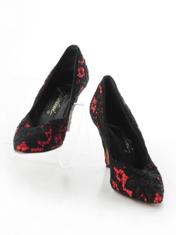 Garolini:
Traditional pump presented by Garolini features black lace over red peau de soie; leather sole and liner. 
Label: Garolini Made In Italy.

Measurements:
Size-5 1/2 M
Length-9 1/4