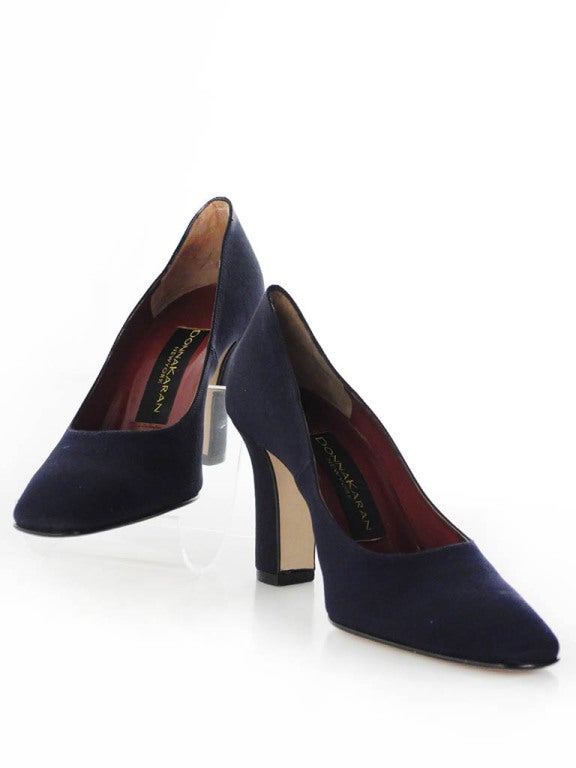 navy blue pumps