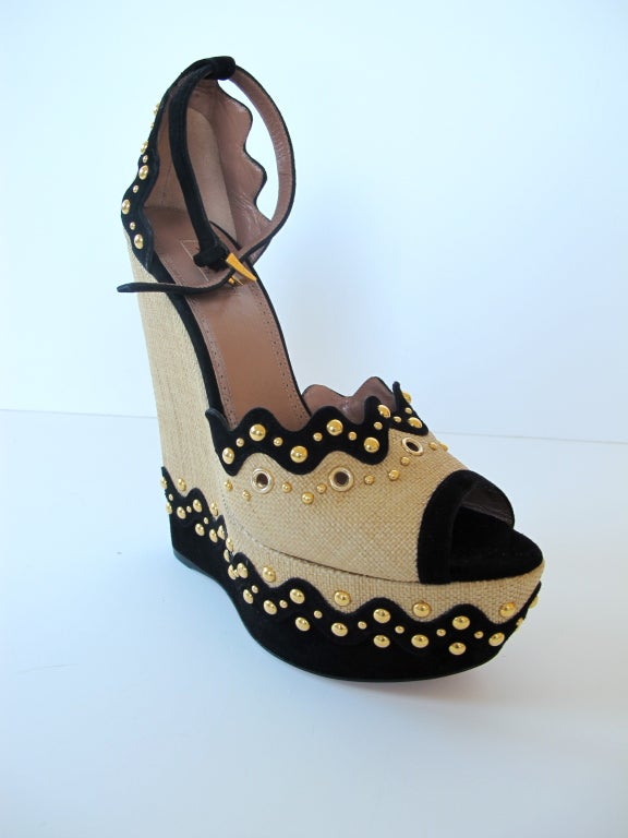 ALAIA PLATFORM WEDGE IN JAM PURPLE VELVET WITH HEART EMBROIDERED