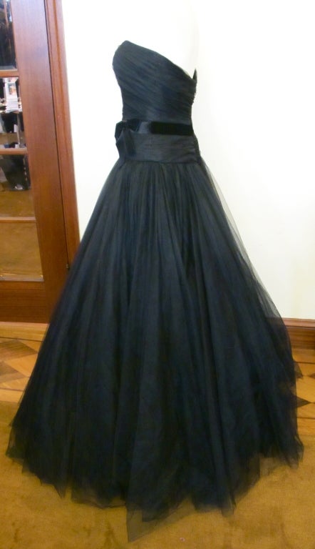 Gorgeous Reem Acra gown of black netting with attached velvet waistband with bow. Size 6 available. 

Photography provided by Roberto Rosas-Mariscal for Helpers House of Couture.