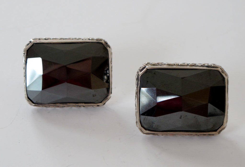 1980's Stephen Dweck Clip-on Hematite Earrings In Excellent Condition For Sale In San Francisco, CA