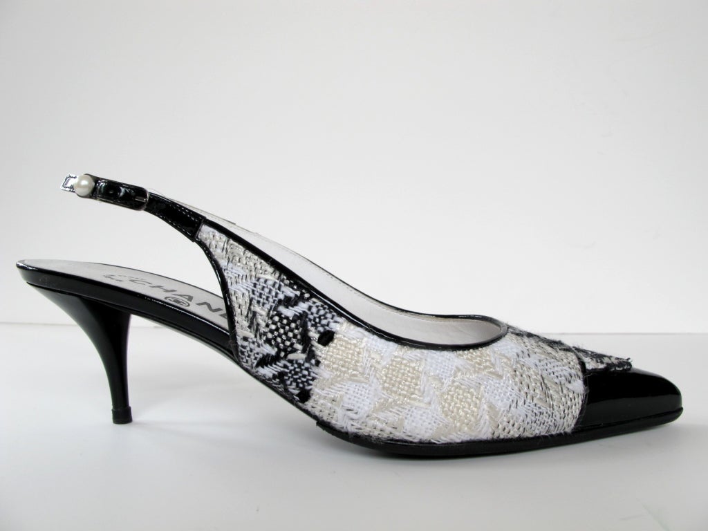 Chanel Metallic Tweed Kitten Heels with Pearl Accented Buckles In Excellent Condition In San Francisco, CA