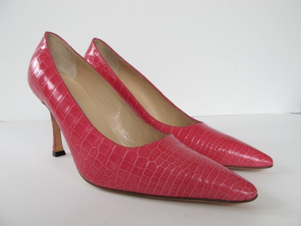 Pink Manolo Blahnik Shocking Rose Crocodile Pumps For Sale