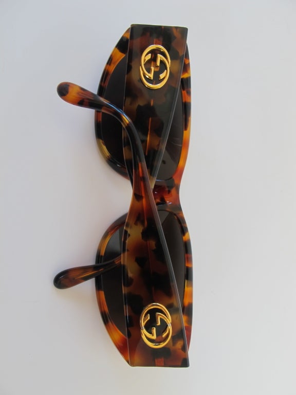 Gucci Tortoise Shell Sunglasses In Excellent Condition For Sale In San Francisco, CA
