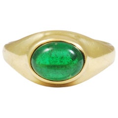 Single stone emerald and gold ring