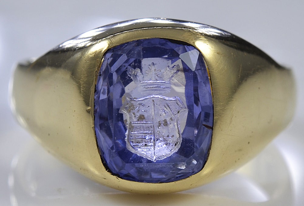 Edwardian A Cornflower Sapphire Intaglio Gold Signet Ring