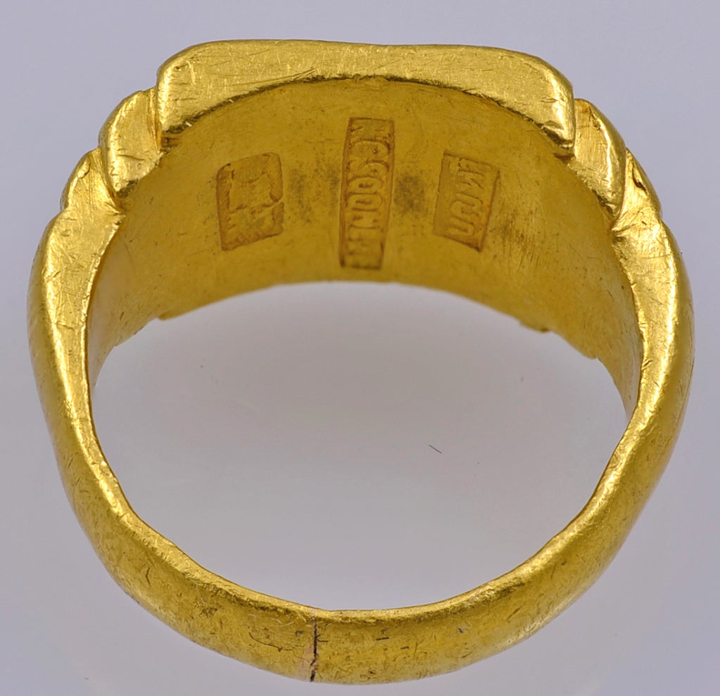 A VERY RARE CHINESE GOLD RING MADE FOR A CHINESE JESUIT IN 20 KT GOLD AND STAMPED NGSOONLEE AND WITH CHINESE CHARACTERS AND ALSO A LANGUAGE THAT I DO NOT RECOGNISE
