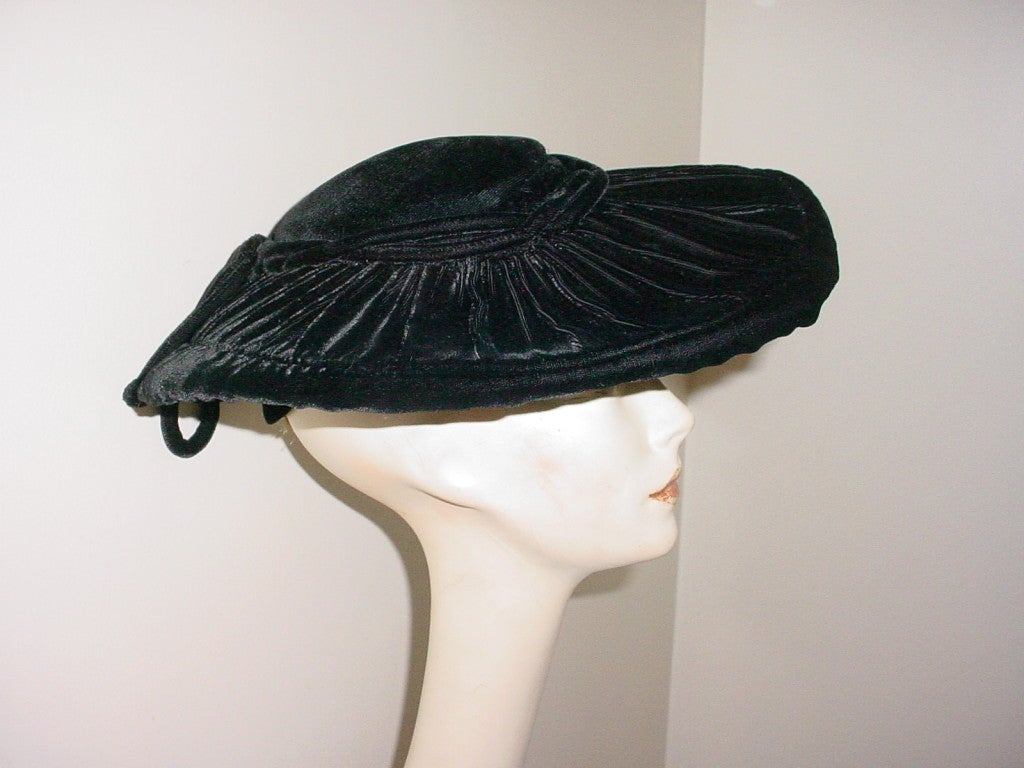 Black velvet 1940s hat New York Creation