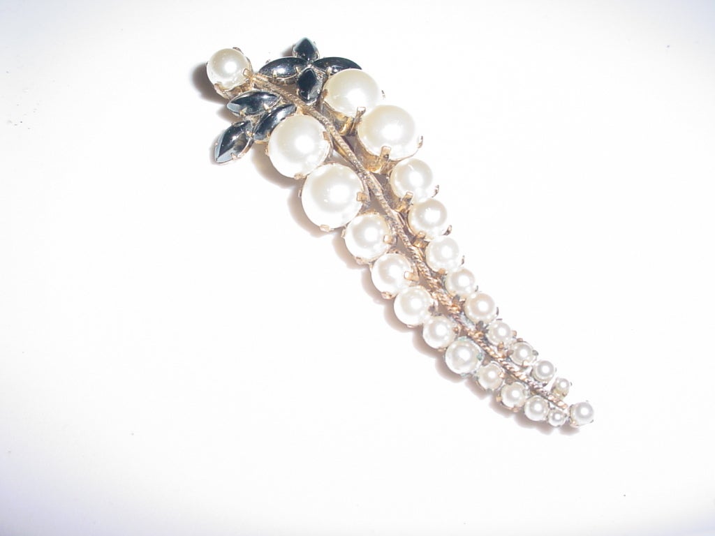 1940s faux pearl brooch